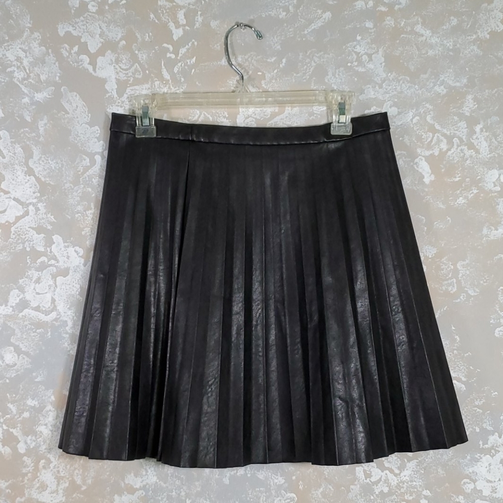 SOLD jcrew size 6 faux black leather pleated mini skirt - Picture 5 of 10